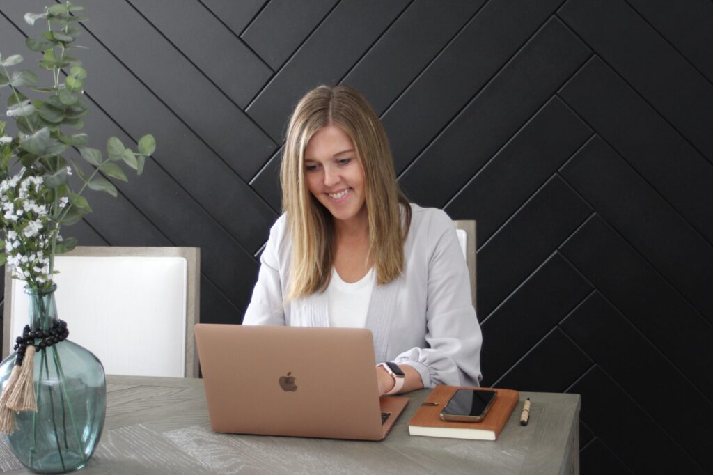 Ashley Arronte working at her desk